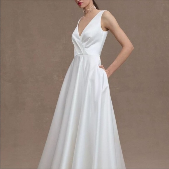 Watters Dresses & Skirts - Watters White V-Neck Wedding Dress